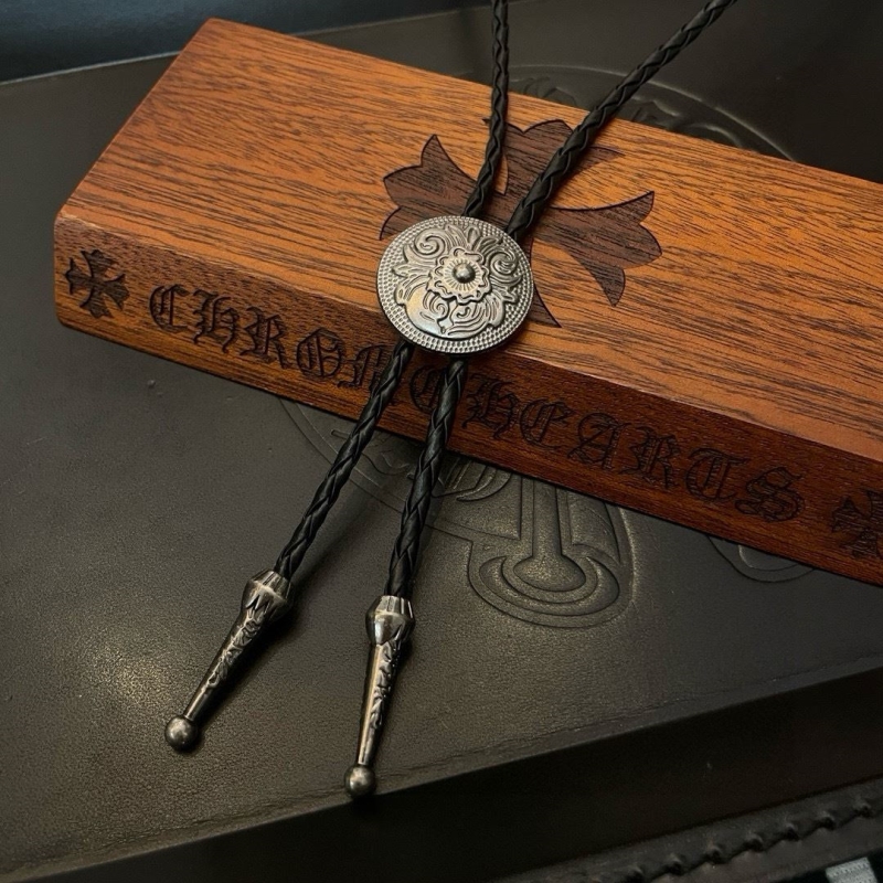 Ch*0me He**ts necklaces